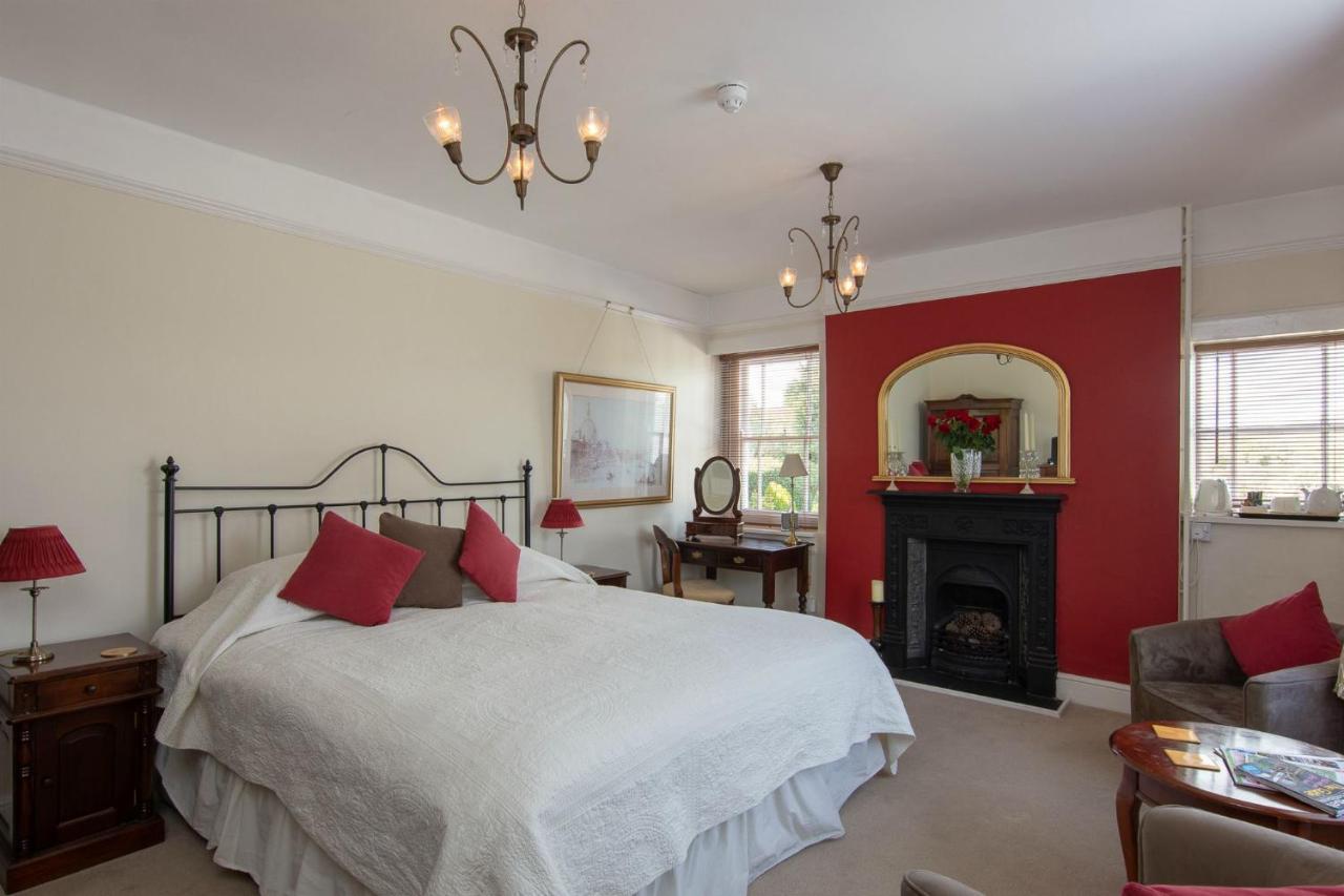 The White House Hotel Charmouth Exterior photo